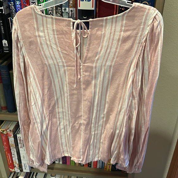 🩷NWT Striped Top🩷 - Picture 3 of 3